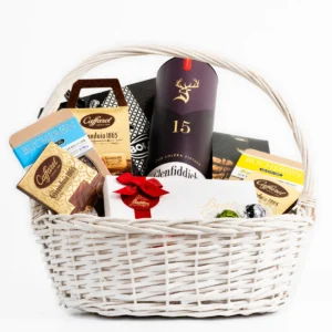 Луксозна подаръчна кошница с Glenfiddich 15 и изискани гурме изкушения